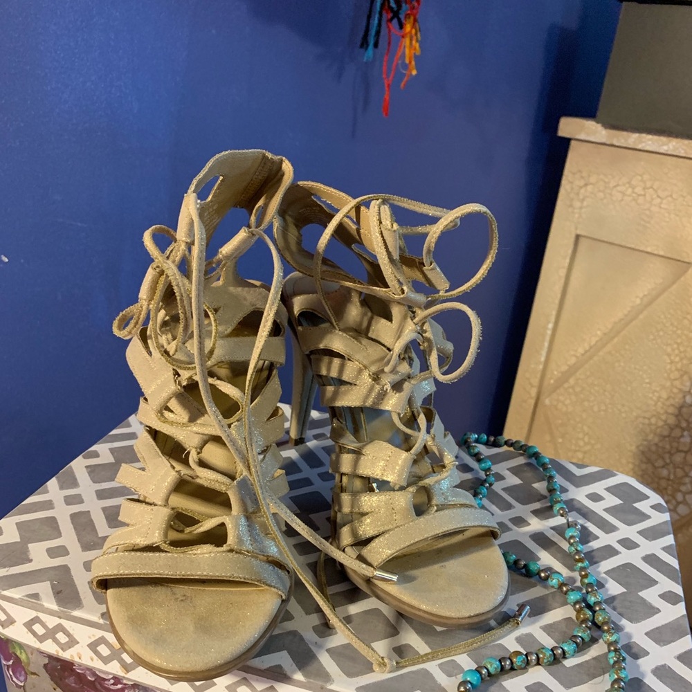 Gorgeous & comfortable lace-up heels